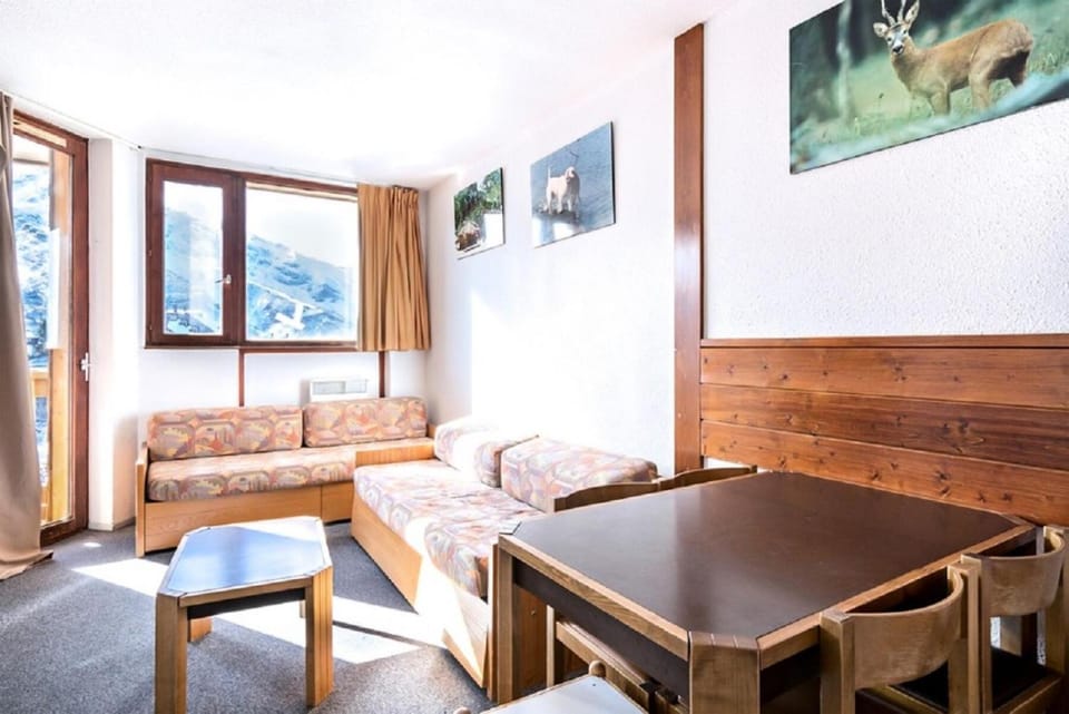 Bed, kitchen