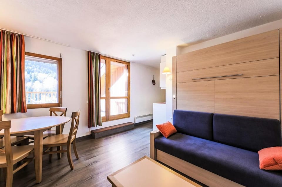 Bed, kitchen