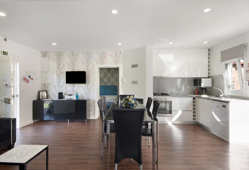 Property building, Kitchen or kitchenette, Living room