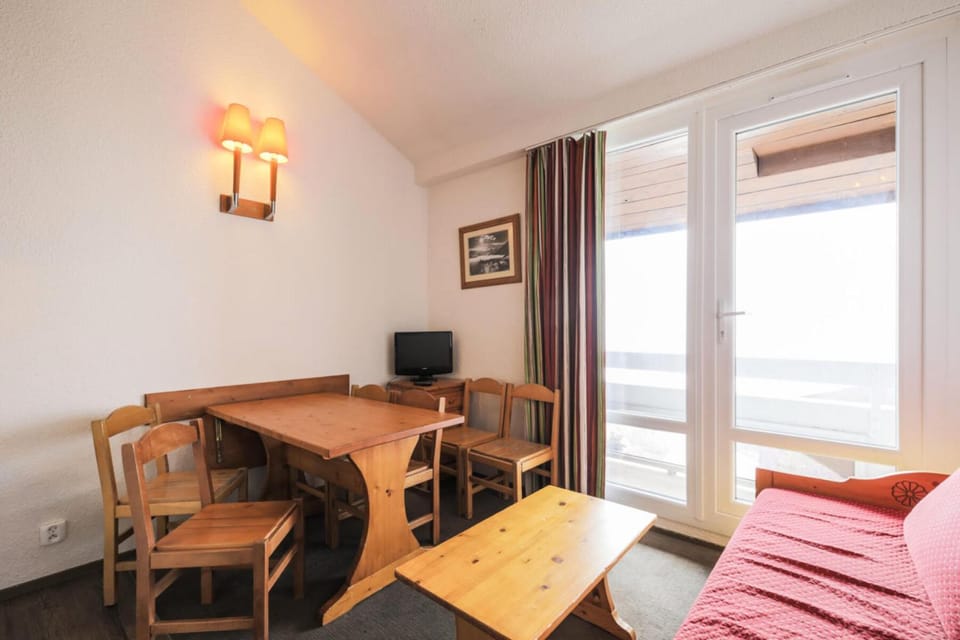 Bed, kitchen