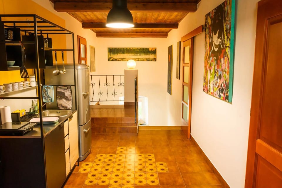 Kitchen or kitchenette, Communal kitchen