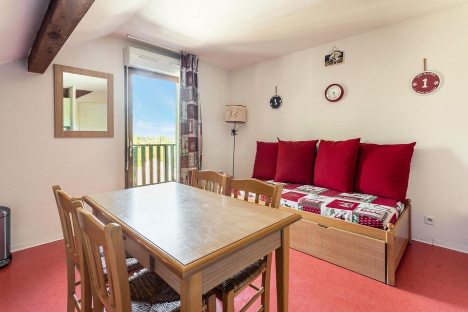 Bed, Living room, kitchen
