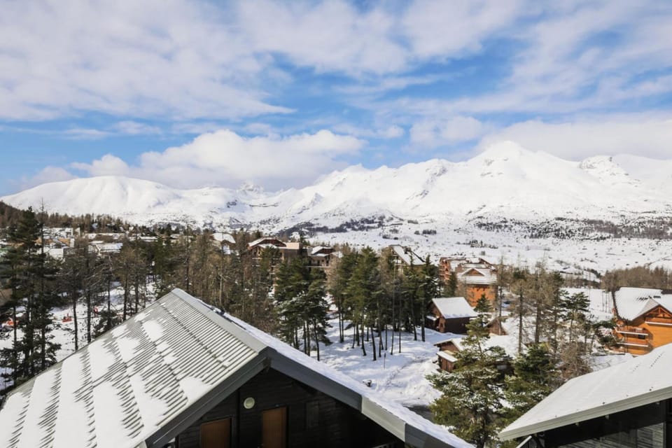Skiing, Mountain view