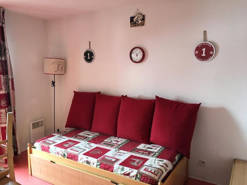 Bed, Living room, Bedroom