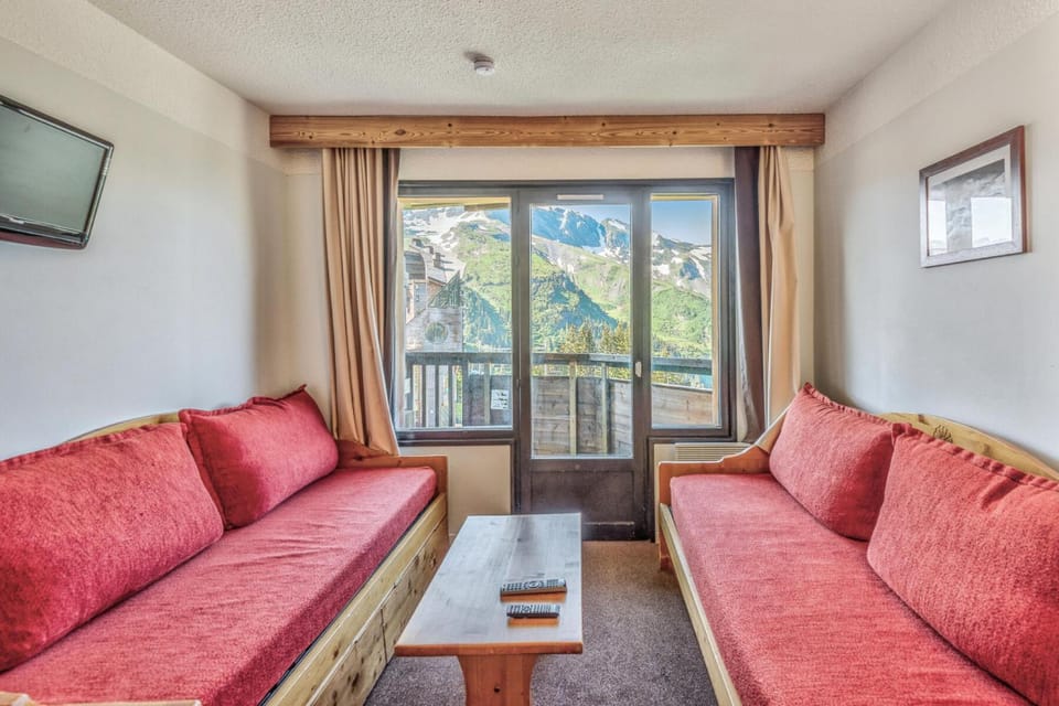 Bed, Living room