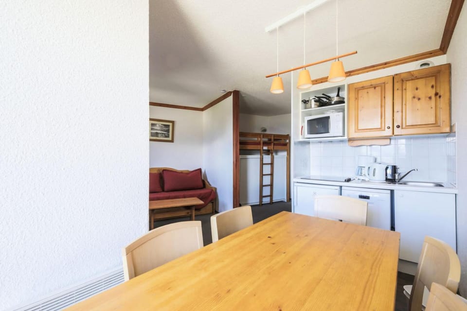Bed, kitchen