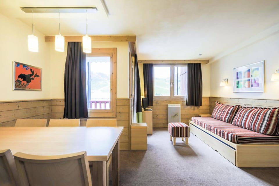 Bed, kitchen
