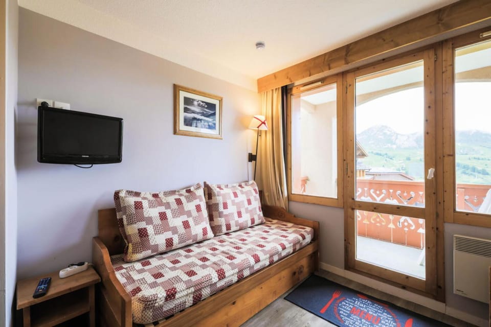 Bed, Living room