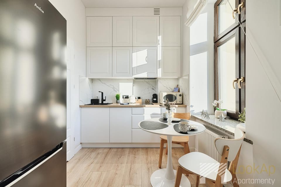 Kitchen or kitchenette, Dining area, stove