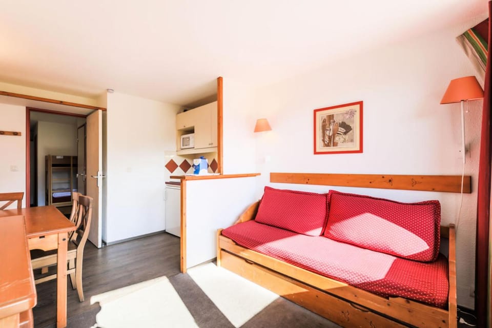 Bed, Living room
