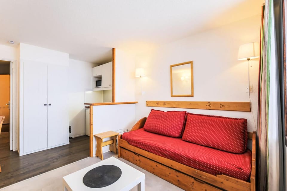 Bed, Living room