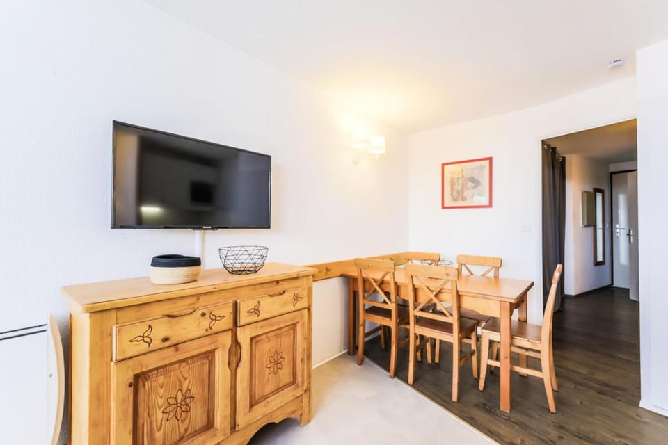 Résidence Les Mélèzes - maeva Home - Appartement pied de piste vue montagne 2 pièces + coin cabine 6 personnes - Sélection MAE-5685 Cabin in Huez