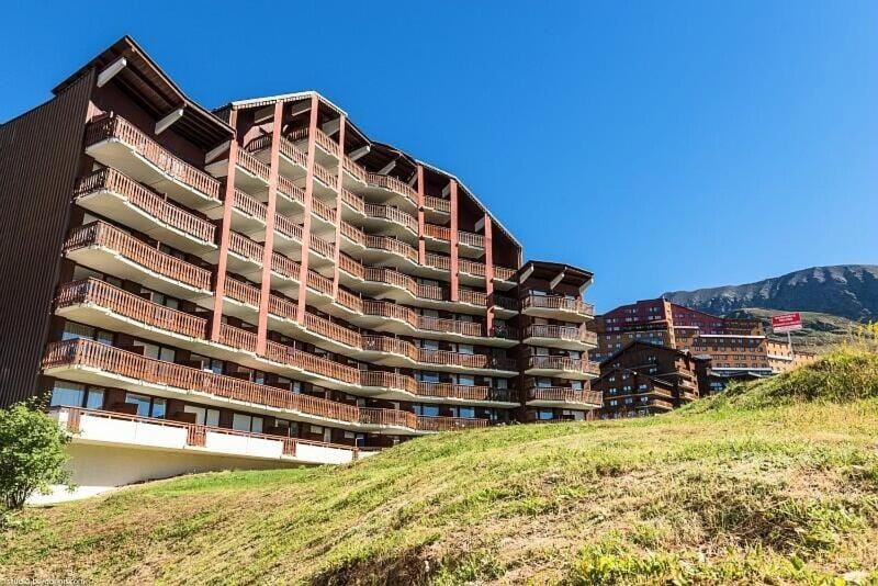Résidence Les Mélèzes - maeva Home - Appartement pied de piste vue montagne 2 pièces + coin cabine 6 personnes - Sélection MAE-5685 Cabin in Huez
