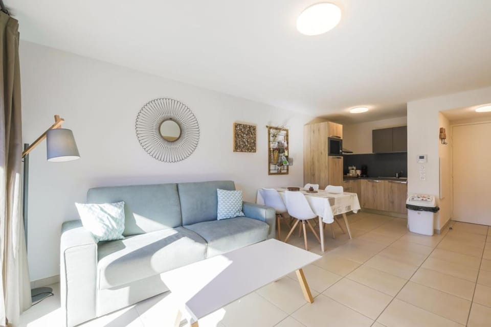 Bed, furniture, kitchen
