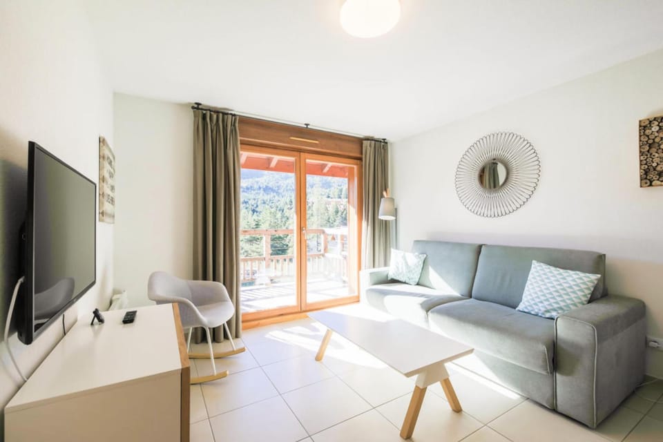 Bed, kitchen