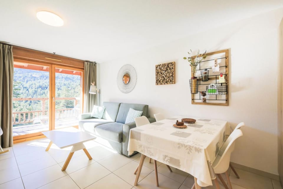 Bed, kitchen