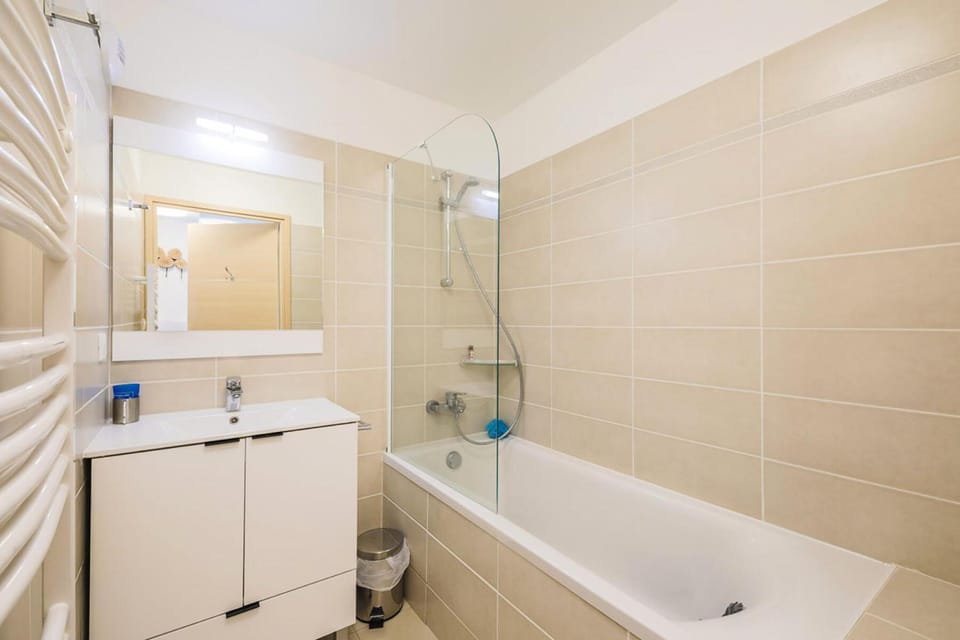 Shower, Toilet, kitchen