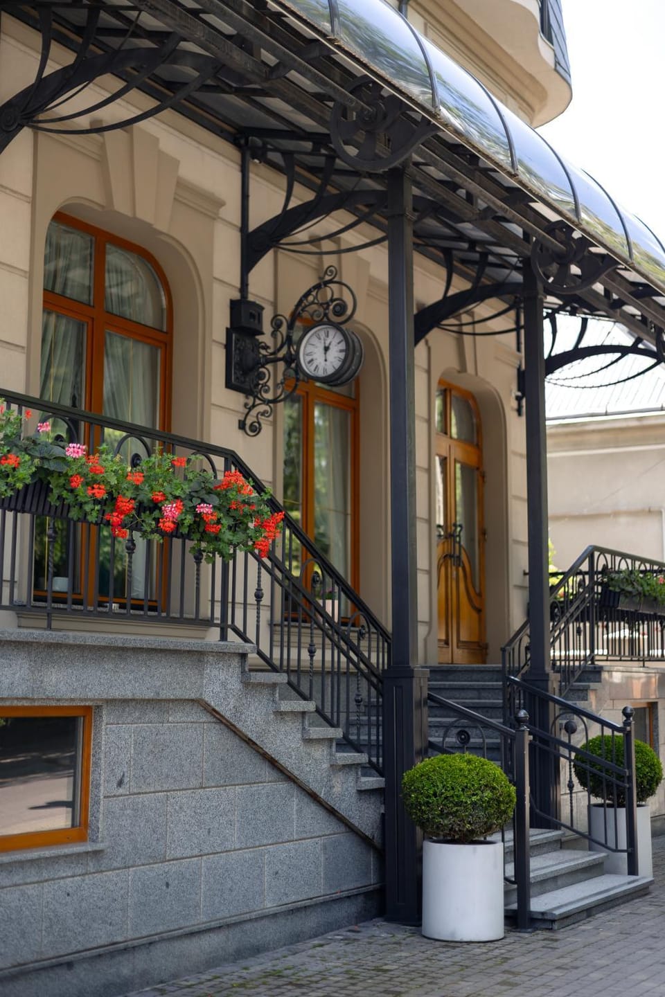 Facade/entrance