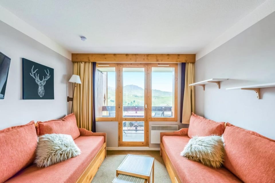 Bed, Living room