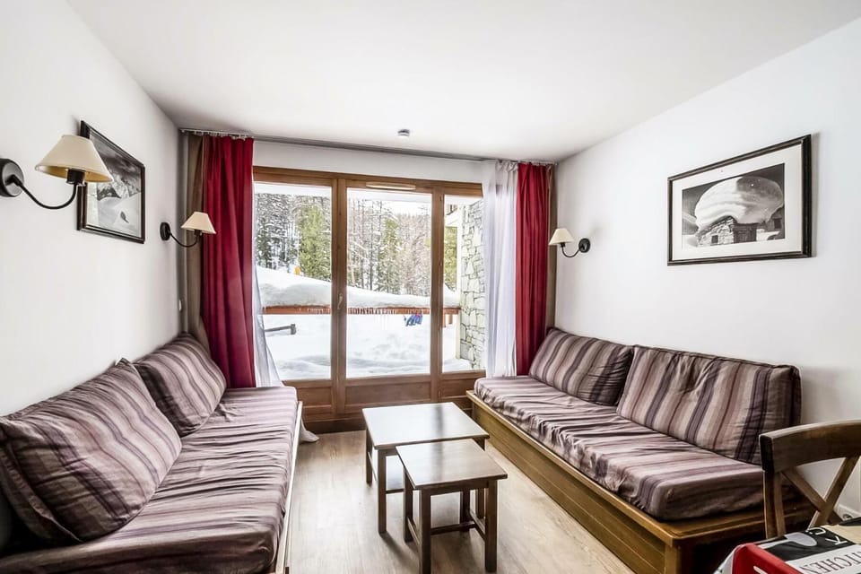 Bed, kitchen