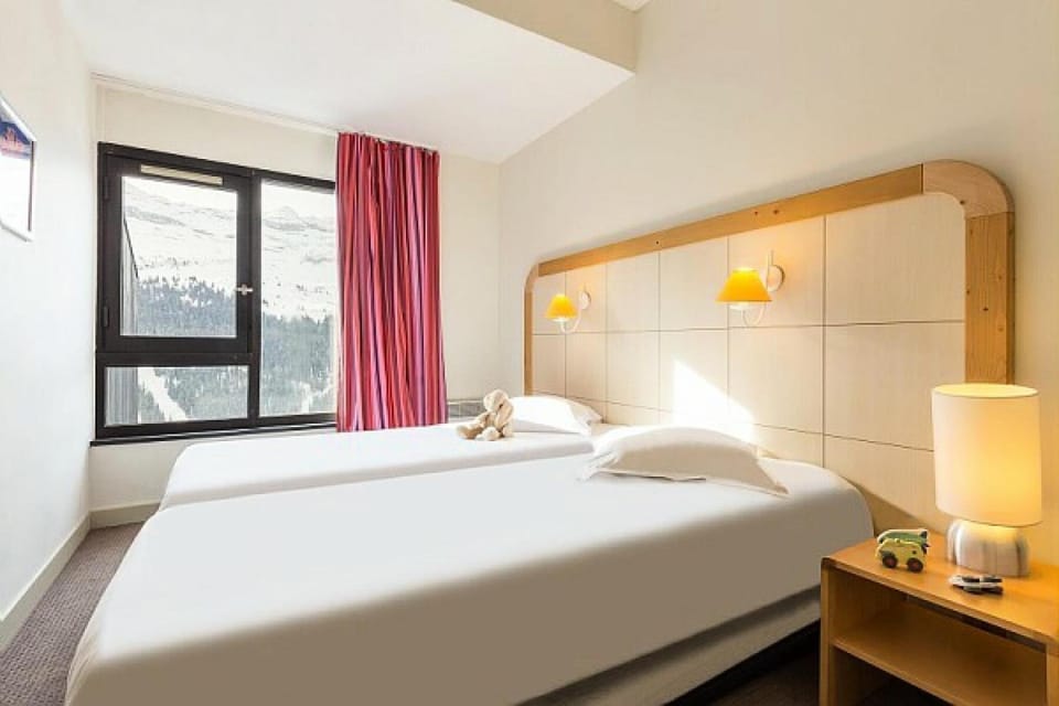 Shower, Bed, Bathroom, Bedroom, furniture