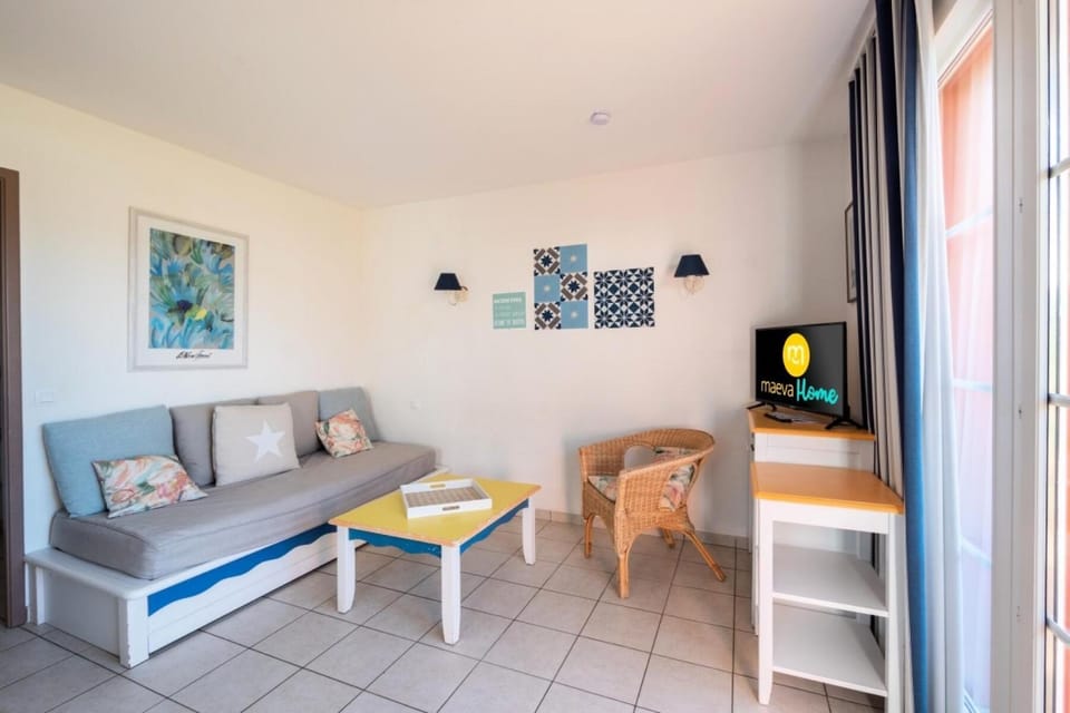 Bed, kitchen