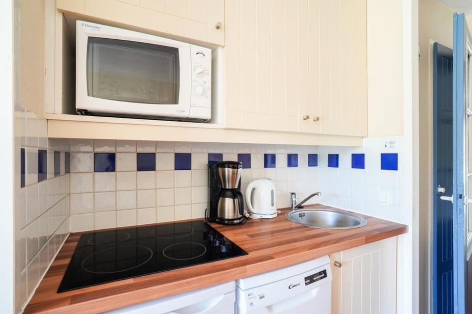 Bathroom, oven, kitchen