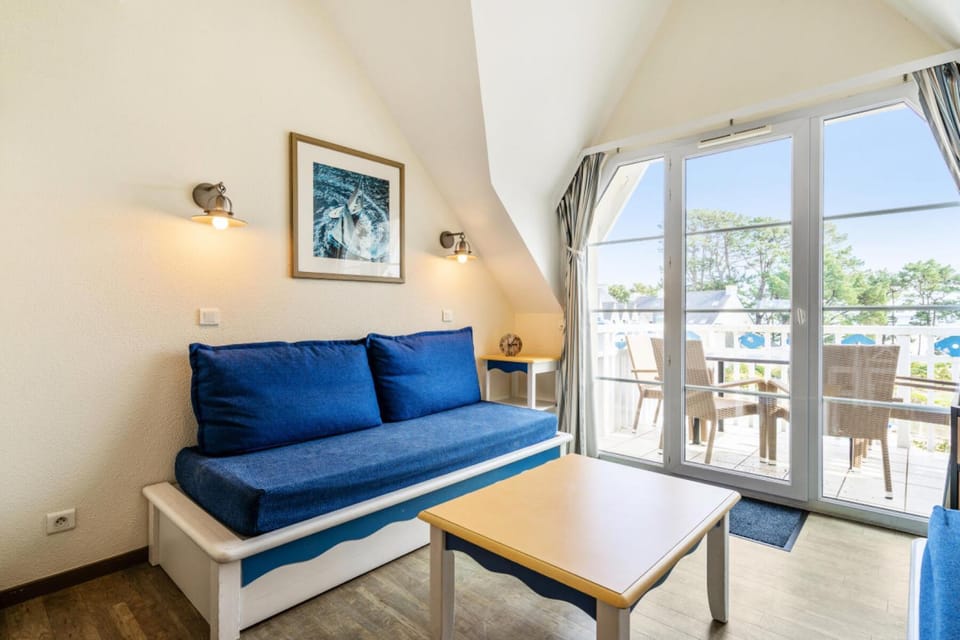 Bed, Living room, kitchen