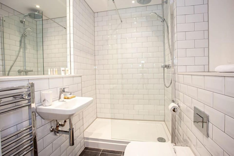 Super 2 Bed Apartment Close to Victoria Station Apartment in Manchester