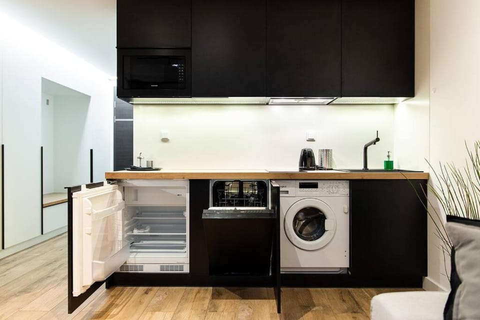 Kitchen or kitchenette, dishwasher, oven, pet friendly, stove, washing machine