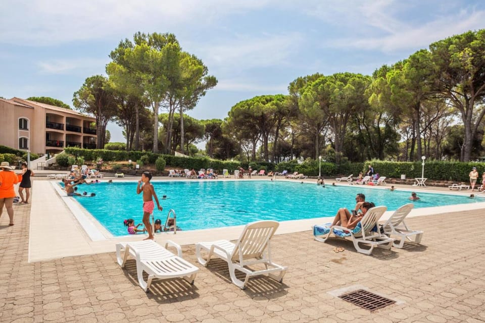 Beach, Swimming pool, furniture