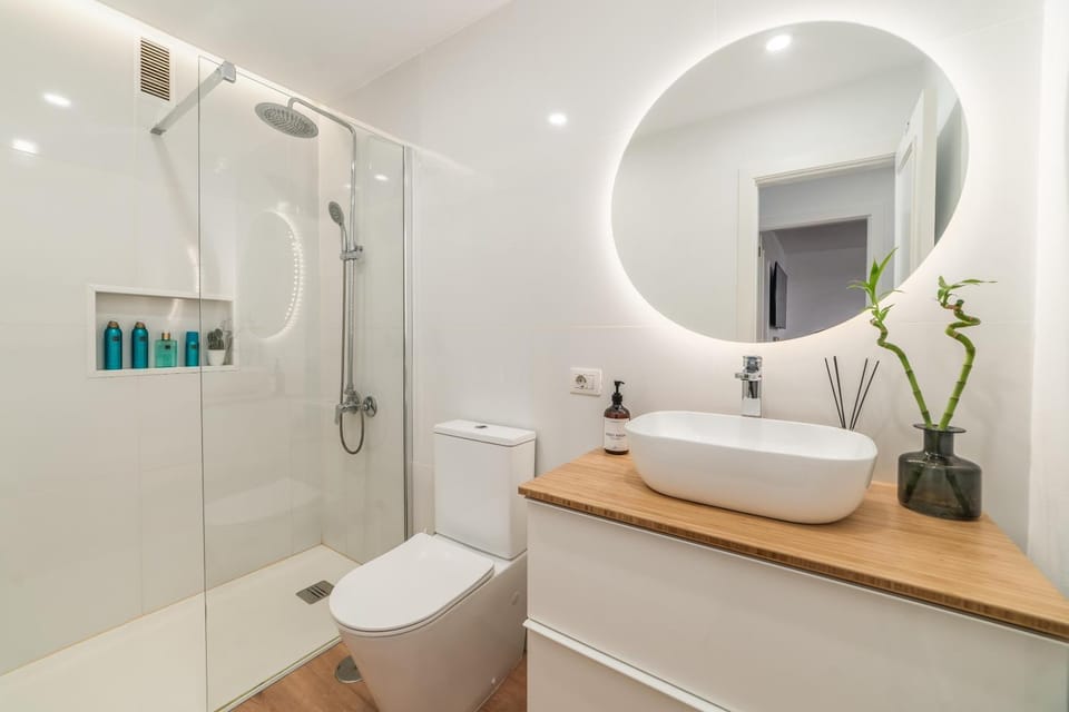 Shower, Toilet, Bathroom, towels