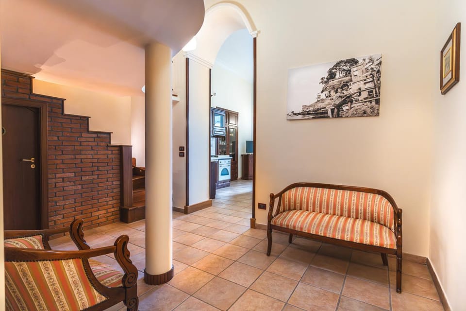 Nearby landmark, Facade/entrance, Living room, Seating area