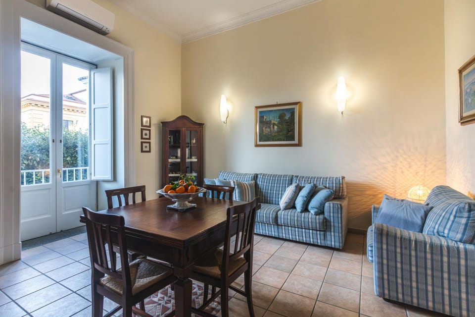 Living room, Dining area, Street view, air conditioner