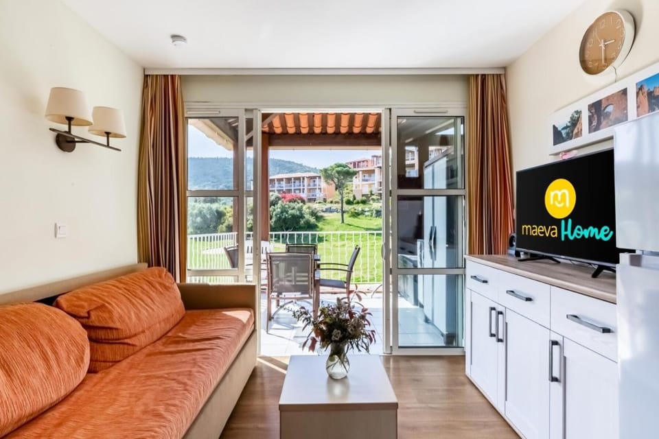 Bed, kitchen