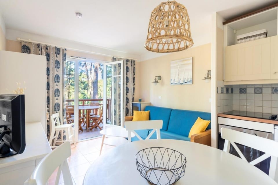 Bed, kitchen