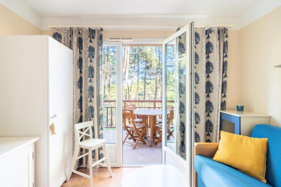 Bed, kitchen