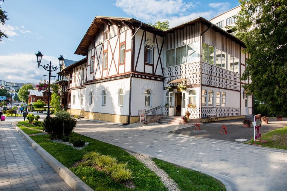 Facade/entrance