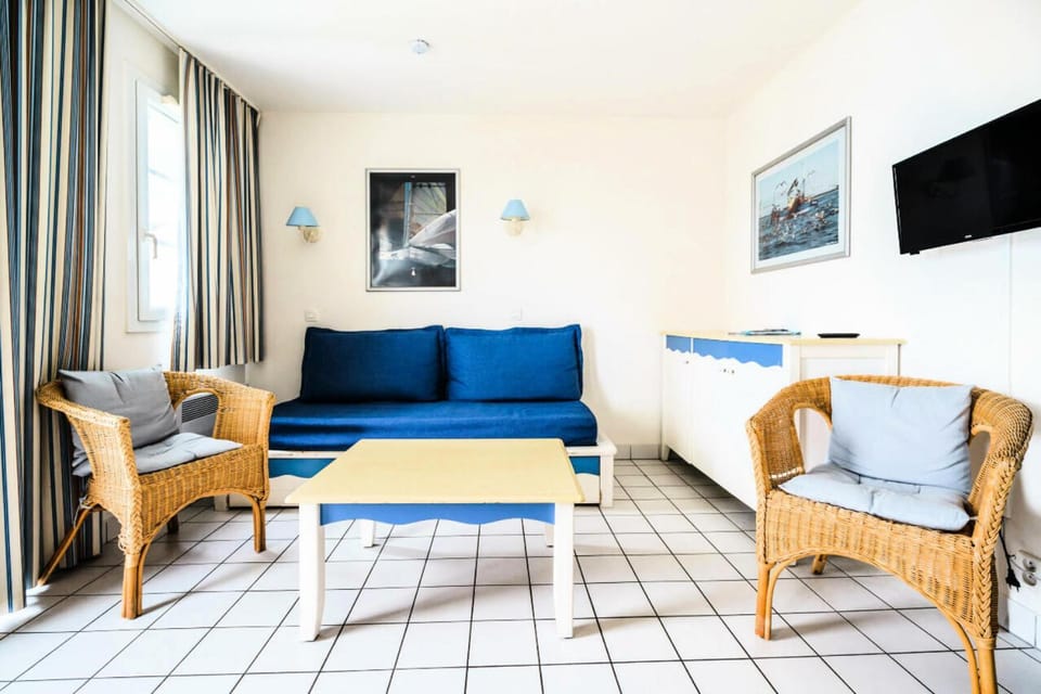 Bed, furniture, kitchen