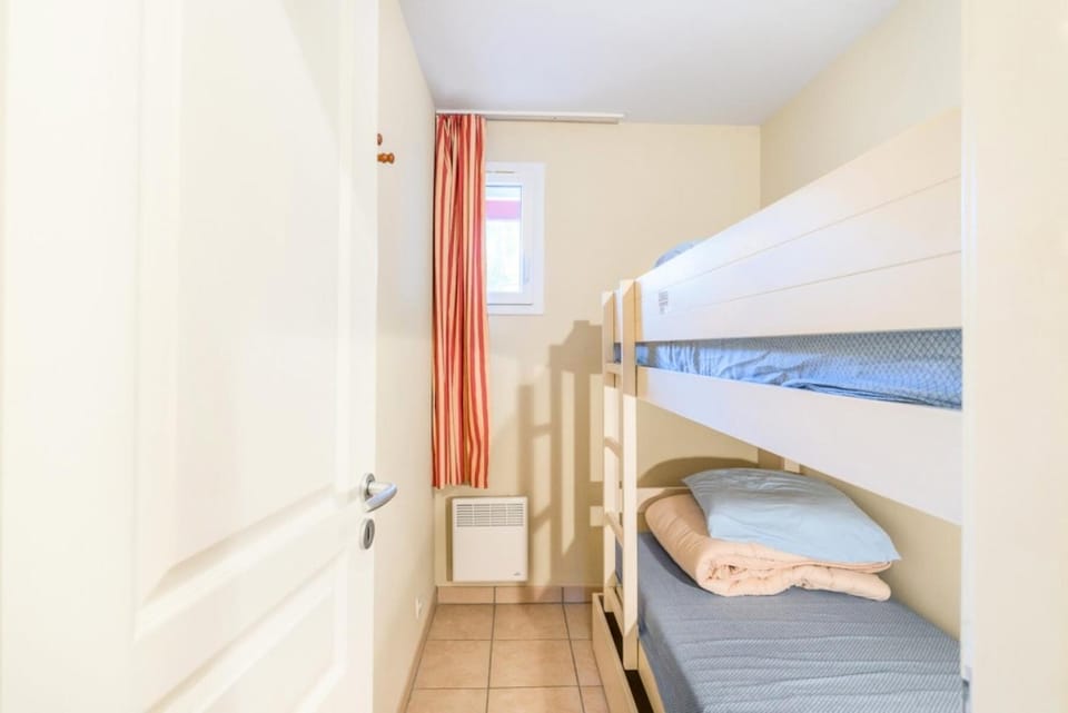 Shower, Bed, Bathroom, furniture