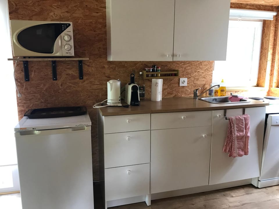 LE PIVERT, chalet confortable avec jardin à 100m du lac Chalet in Neuchâtel, Switzerland