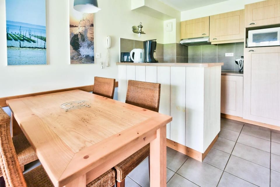Bed, furniture, kitchen