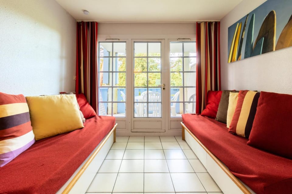 Bed, Living room
