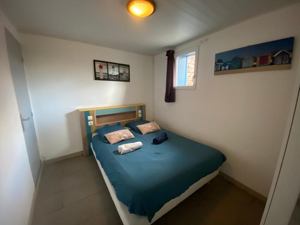 Property building, Living room, Bedroom
