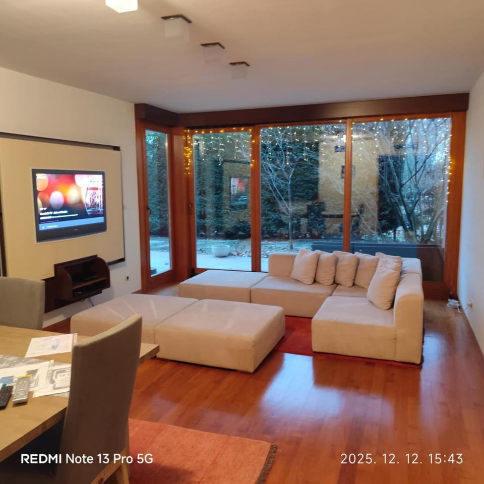 Communal lounge/ TV room, TV and multimedia, Living room