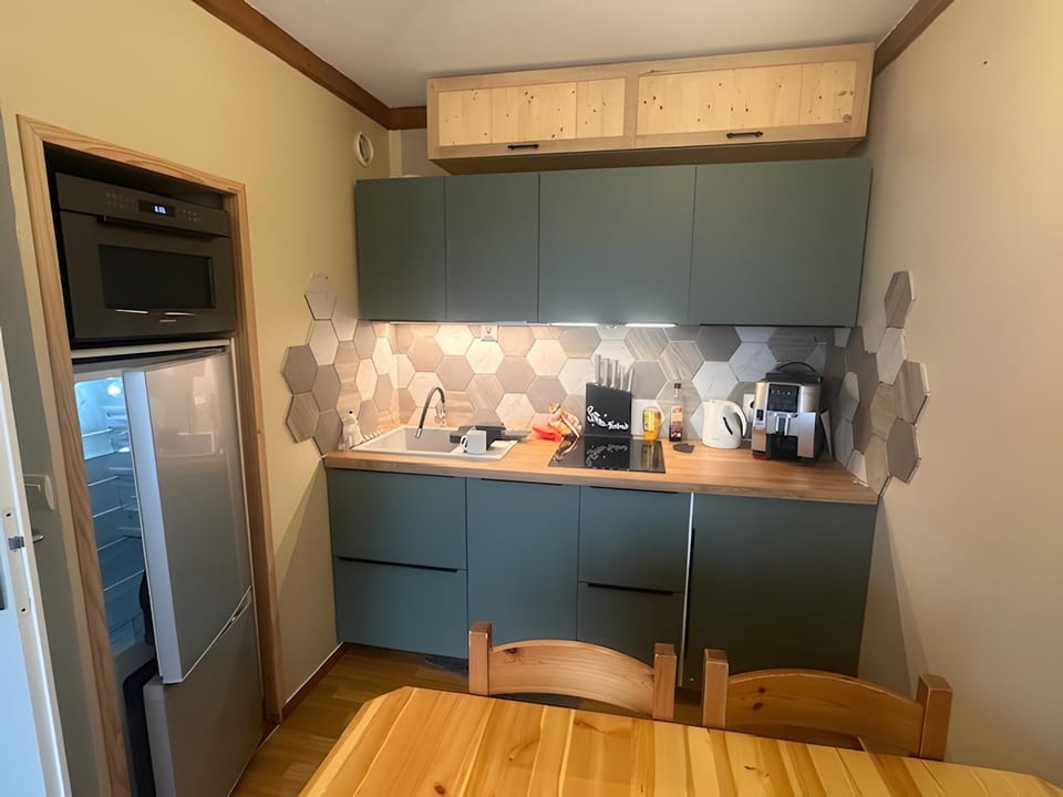 Kitchen or kitchenette, Living room