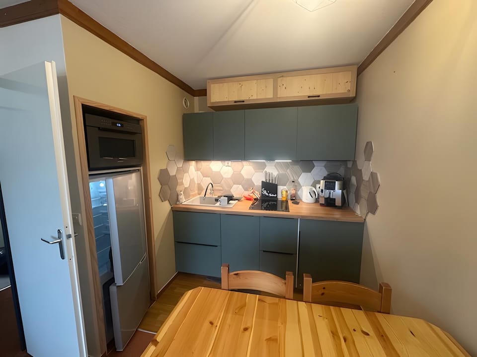 Kitchen or kitchenette, Living room