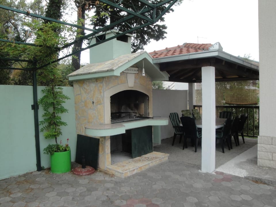 Patio, BBQ facilities