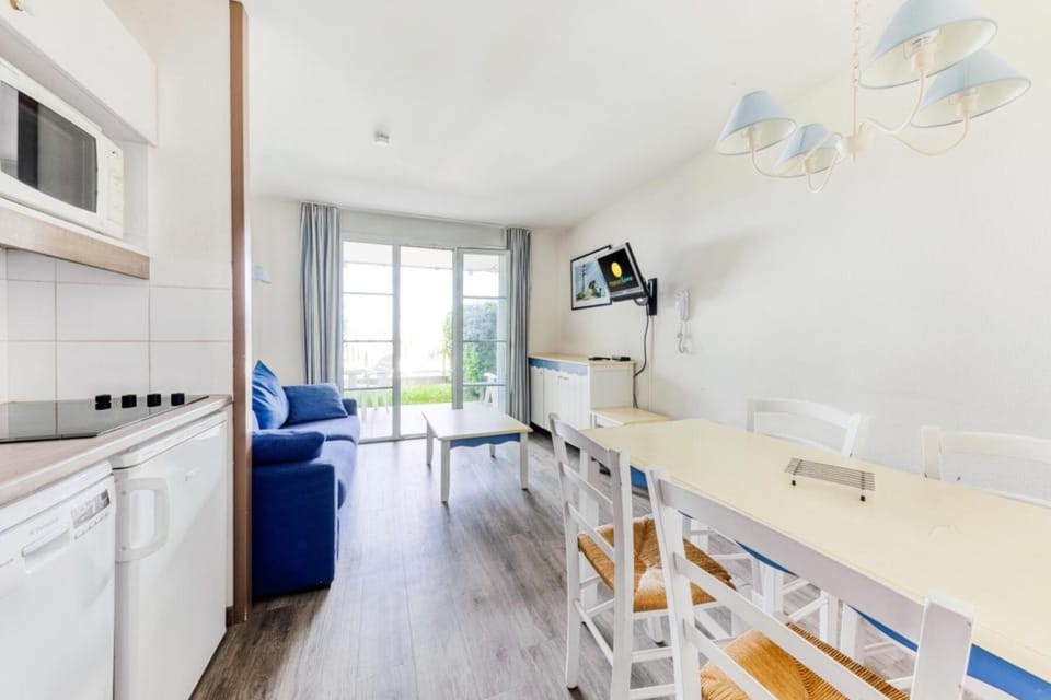 Bed, furniture, kitchen