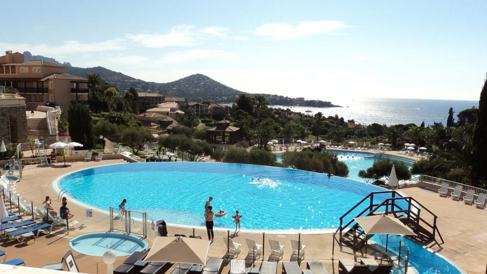 Beach, Lake view, Mountain view, Swimming pool